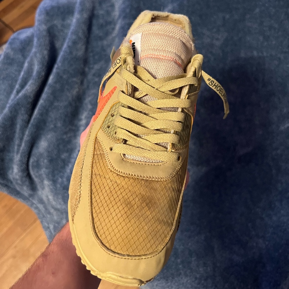 No box, slight stain, good condition.